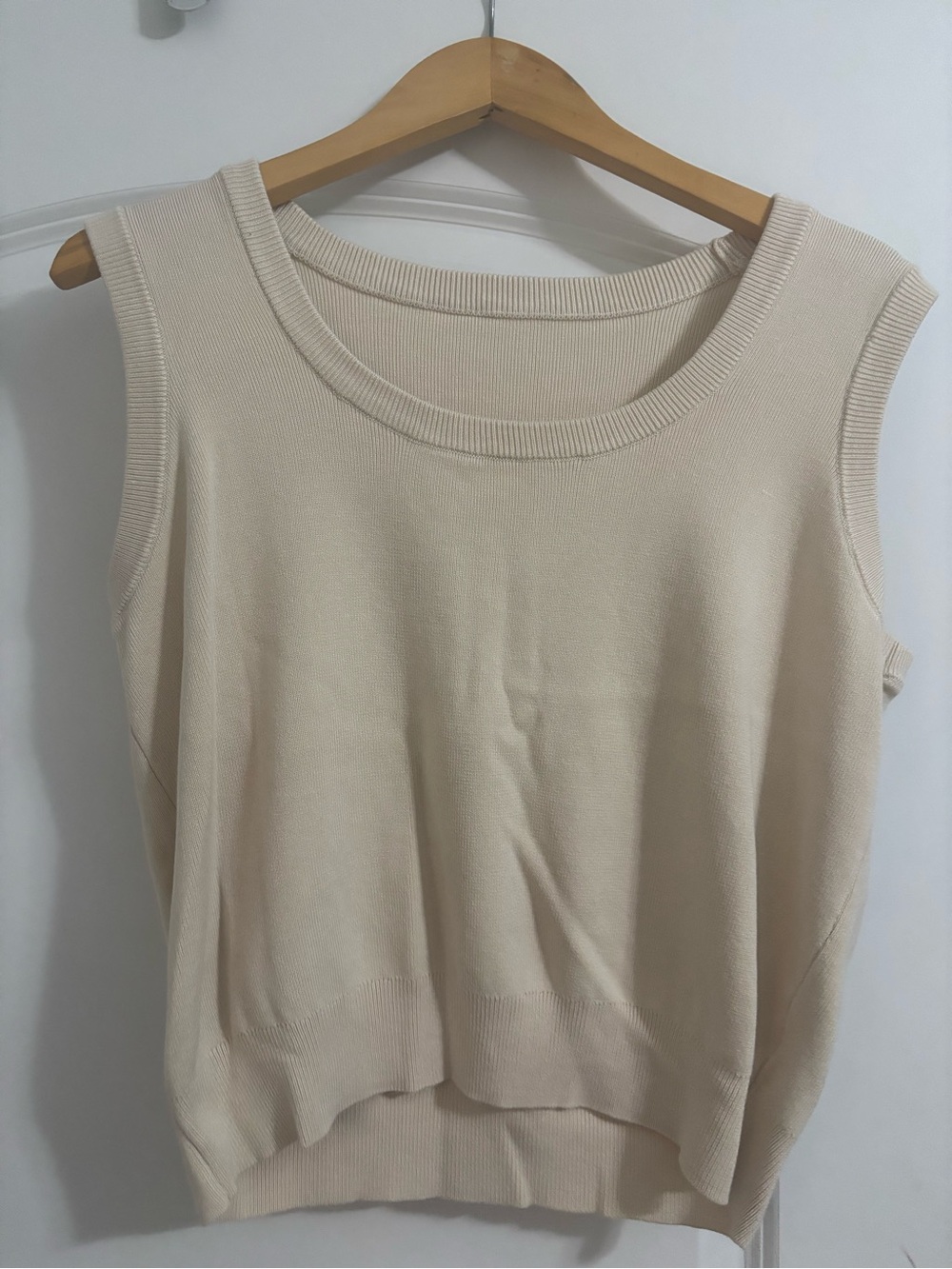 Cropped Women's Sleeveless Knit Top - Cream